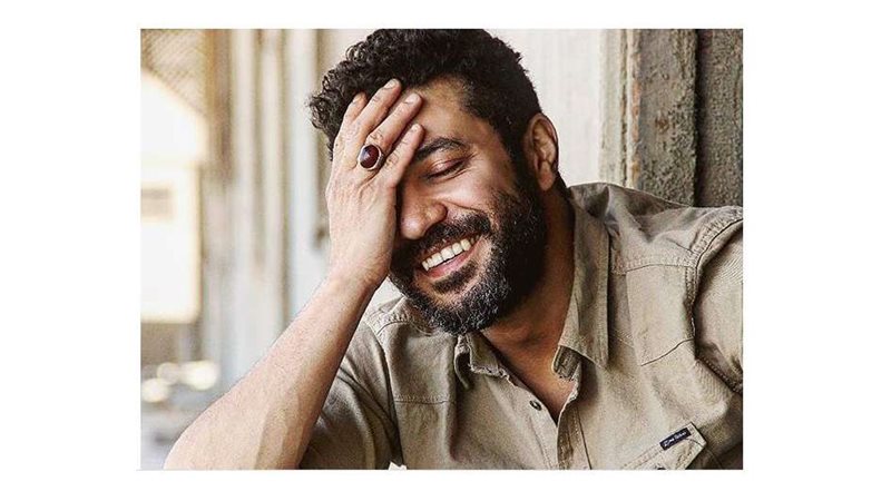 الفنان محمد عز