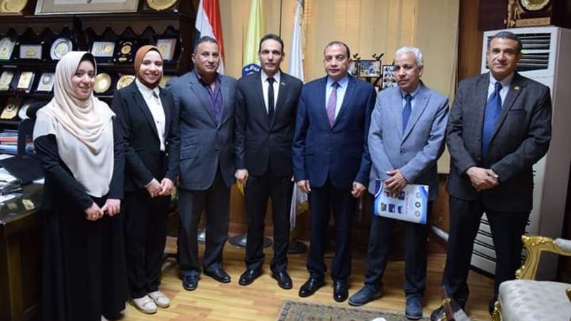 الدكتور منصور حسن
