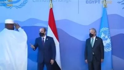 تحية عسكرية للرئيس السيسي من قائد أفريقي لحظة وصوله قمة المناخ COP 27