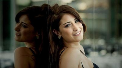 بإطلالة كاجول .. الفنانة التركية هازال كايا تبرز أنوثتها في أحدث ظهور لها