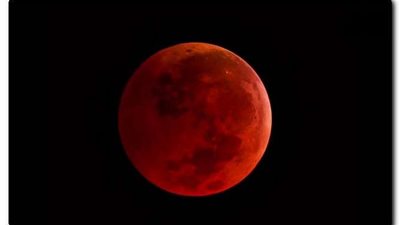 قمر الدم .. موعد آخر كسوف كلي للشمس في العالم 2022