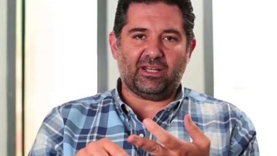 بعد طلبها بسحب صوتها من أغنية الفيلم.. مخرج 