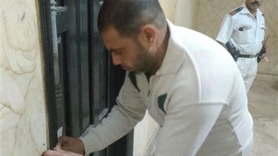 بالصور | القبض على منتحل صفة طبيب بشري بالخانكة وغلق العيادات بالشمع الاحمر