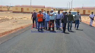 تمهيدا لتسليمها: محافظ الوادى الجديد يتابع سير العمل بالقري النموذجية بالخارجة