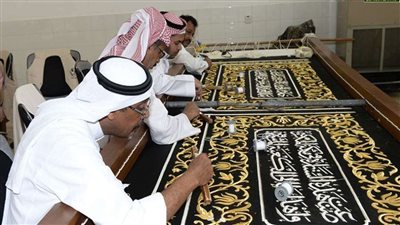 منذ عهد سيدنا إسماعيل.. القصة الكاملة لصناعة كسوة الكعبة المشرفة