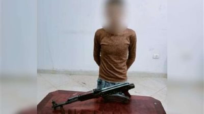 كشف ملابسات تداول فيديو عبر فيسبوك لشخص يحمل بندقية آلية في سوهاج