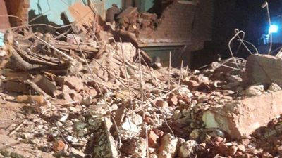 انتشال جثة سيدة مسنة من أسفل ركام منزل إمبابة المُنهار