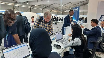 جناح مصر للطيران بالمنطقة الخضراء يشهد إقبالاً من المشاركين من مختلف الجنسيات