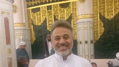 من الكعبة المشرفة .. إيهاب فهمي ينشر صورة جديدة برفقة زوجته