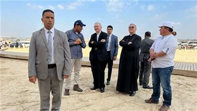 رئيس وزراء الفاتيكان يزور منطقة أهرامات الجيزة