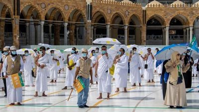 شاهد| حجاج بيت الله يؤدون طواف الإفاضة بعد الانتهاء من وقفة عرفات