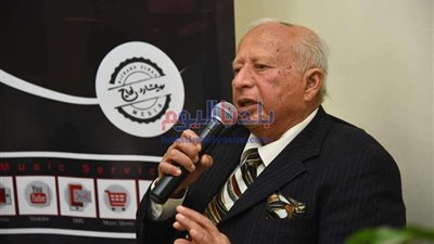 لم يحقق نجاحًا.. هاني شنودة يتحدث عن أول ألبوماته مع محمد منير (فيديو)