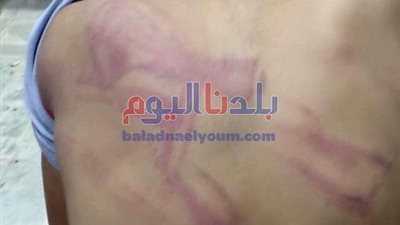عامل يمارس وصلة تعذيب لطفل عارى بسبب طائرة ورقية بالمحلة