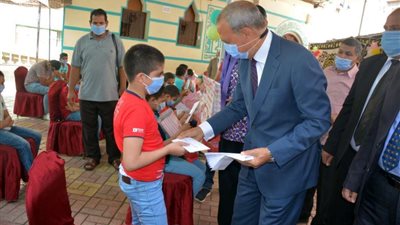 محافظ القليوبية يشارك الأيتام فرحة عيد الأضحى المبارك