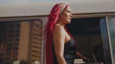 بالتزامن مع مؤتمر المناخ.. مطربة كولومبية تطرح أغنية عن مصر من أمام الأهرامات