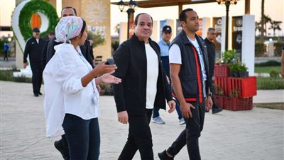 السيسي يتفقد فعاليات المنطقة الخضراء ويلتقي أعضاء اللجنة المنظمة