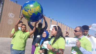 وقفة احتجاجية لنشطاء البيئة فى مؤتمر المناخ تحت شعار 