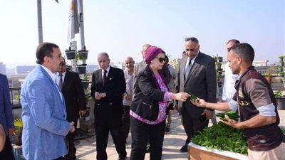 نائب رئيس جامعة أسيوط تتفقد فعاليات كليات الزراعة والعلوم والتربية ضمن مبادرة «مستقبلنا الأخضر»