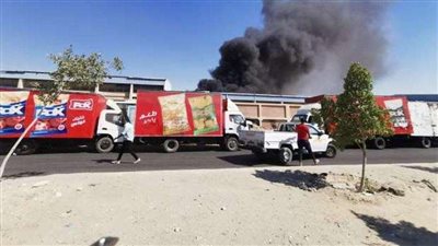 المعمل الجنائي يعاين موقع حريق مصنع المطرية