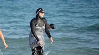 المنشآت الفندقية: لا يمكن منع أي شخص من نزول البسين سواء بالبكيني أو البوركيني (فيديو)