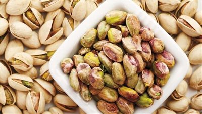 المكسرات والريجيم.. ماذا يحصل للجسم عند تناول الفستق يوميًا؟