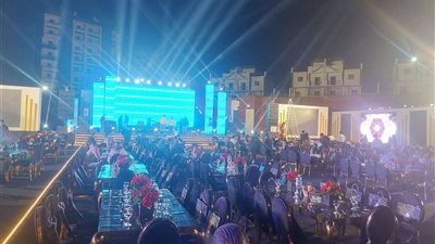 الاستعدادت النهائية قبل حفل أحمد سعد ونيكول سابا