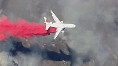 طائرات ومروحيات للسيطرة على حرائق غابات في كاليفورنيا.. 