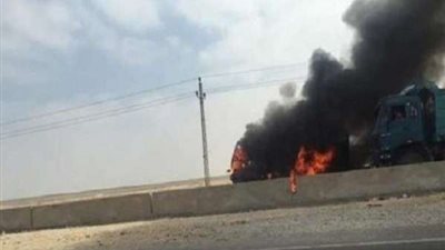 محملة بجهاز عروس.. اندلاع حريق في سيارة نصف نقل بأسيوط