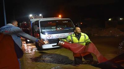 بسبب السيول.. إصابة 6 أشخاص في انقلاب سيارة بطريق سيدي براني بمطروح