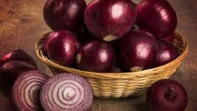 احذر تناوله.. أمريكا تعلن عن إصابة 400 شخص بكورونا بسبب البصل