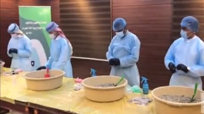 تعقيم وتغليف الجمرات.. هكذا تصدى خدام بيت الله الحرام لتفشي كورونا بين الحجاج