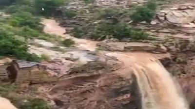 شلالات شمال الحبلة ترسم لوحة فنية ساحرة جنوب أبها.. فيديو