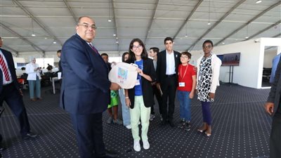 محيي الدين يلتقي بمجموعة من الأطفال المبدعين المشاركين في مؤتمر المناخ