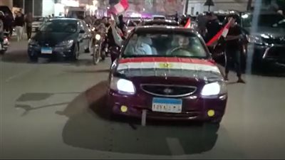 أطفال وسيدات وشباب وكبار السن يشاركون فى مسيرات دعم الرئيس السيسى بدمياط.