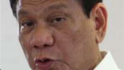 بعد ارتفاع حصيلة كورونا.. رئيس دولة ينصح المواطنين بتعقيم الكمامات بطريقة غريبة