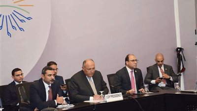 سامح شكري رئيس مؤتمر COP27 يعقد حواراً مطولاً مع ممثلي السكان الأصليين والمجتمعات المحلية