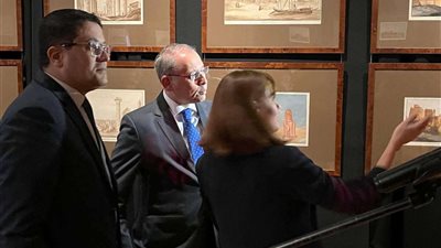 السفير المصري بموسكو يشارك بافتتاح معرض 