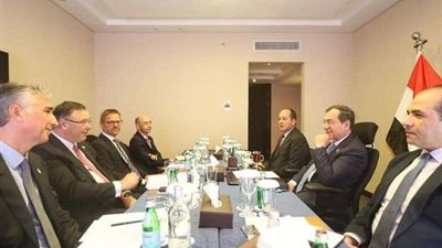 وزير البترول يبحث مع توتال اينرجي الخطط الاستثمارية المستهدف تنفيذها بمصر