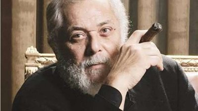 في ذكرى وفاته.. بوسي شلبي تزور قبر الفنان الراحل محمود عبد العزيز