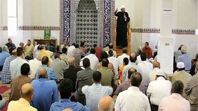 عودة صلاة الجمعة بالمساجد.. لجنة كورونا تبحث قرارات جديدة|فيديو