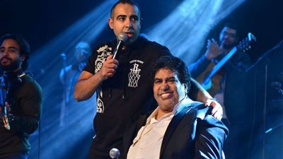 وسط تصفيق جار وجلوسه على كرسي.. ظهور أحمد عدوية في حفل نجله محمد بساقية الصاوي