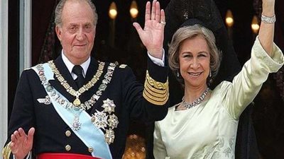 ملك إسبانيا السابق يهرب من  بلاده بعد اختلاسه 100 مليون دولار