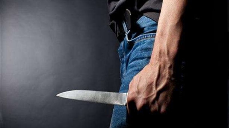 الطَعن بالسكين إرشيفية