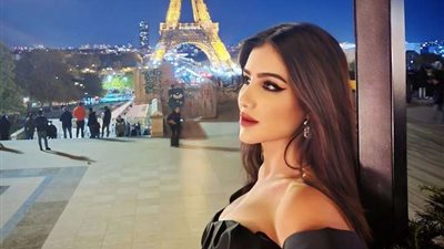 مي عمر تثير ضجة بظهورها خلال مهرجان القاهرة السينمائي