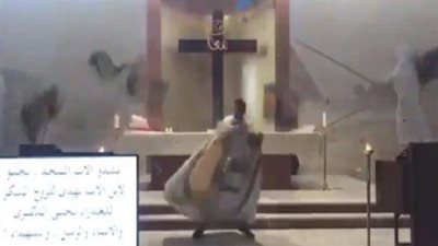 كارثة حقيقية.. لحظة تدمير انفجار بيروت لكنيسة بداخلها قسيس