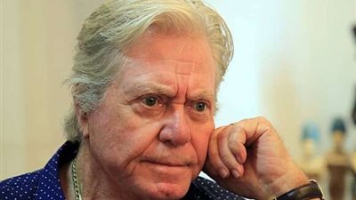 بلها واشرب ميتها.. كيف شهد افتتاح مهرجان القاهرة السينمائي تحدي قرارات حسين فهمي؟