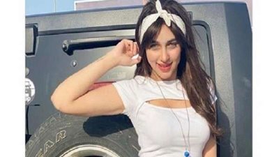 محامي منار سامي فتاة 