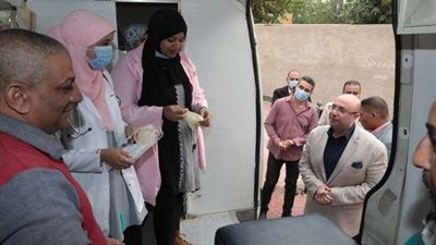 محافظ بني سويف يتفقد سير العمل بحملة التبرع بالدم بديوان عام المحافظة