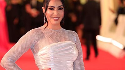 ميرهان حسين تتألق بتسريحة شعر 