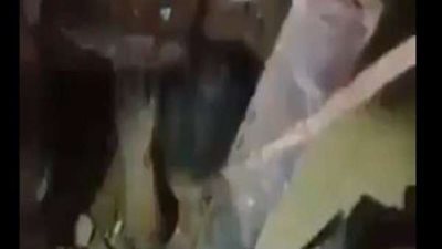 شاهد.. لحظة إنقاذ طفلة من تحت الأنقاض بعد 24 ساعة من انفجار بيروت